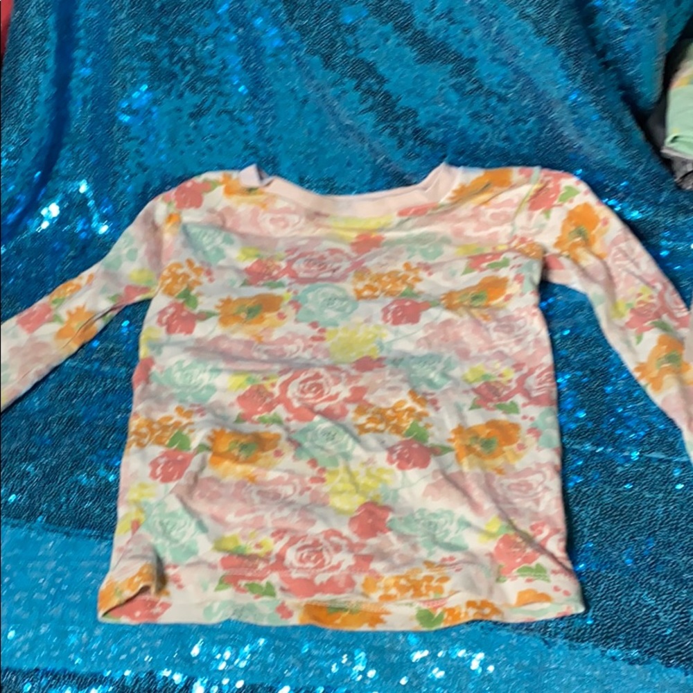 Long sleeve shirt.